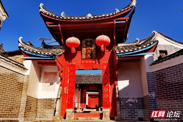 古村新韵：青砖黛瓦里的时光交响