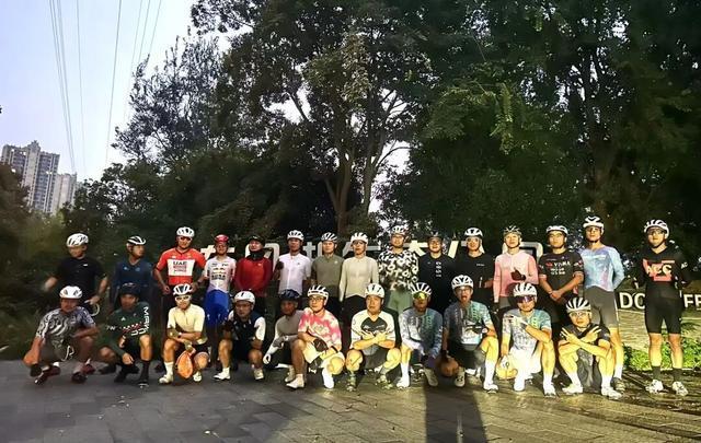 仪式感拉满！岳阳骑友国庆环湖360公里，用车轮解锁最美风景线