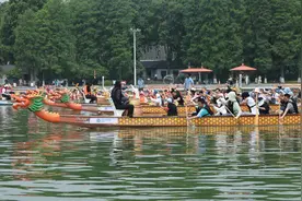 端午赛龙舟，东湖玩出花图片