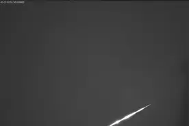 北京多地居民凌晨听到巨响，系火流星划过夜空图片