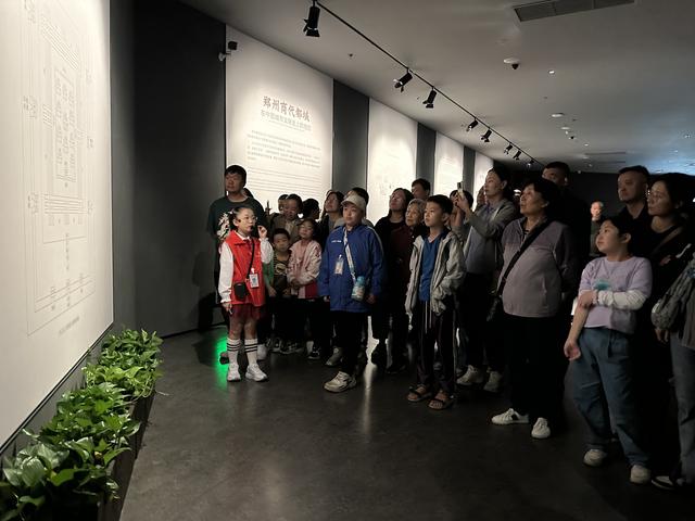 “国宝省亲”成双节焦点，“商城之心”引发全民打卡热潮