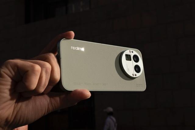 真我 GT8 Pro 评测：理光联名街拍利器，真我太懂年轻人了
