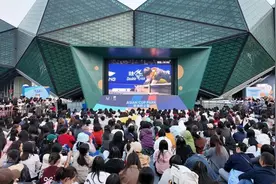龙岗黑科技！大运中心3D屏提升乒乓球亚洲杯观赛氛围图片