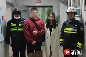 情侣突发奇想上天台看夜景，谁知被一阵风吹成“笼中鸟”图片