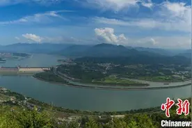 三峡电站今年首次满负荷运行图片