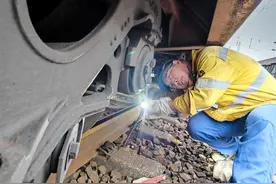 700米长列车要敲击车轮5000多下 他们这样为中欧班列“签证”图片