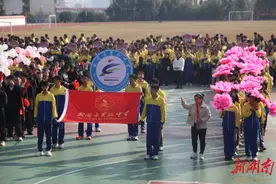 激扬青春，超越梦想——武冈市实验中学第四届冬季田径运动会开幕图片