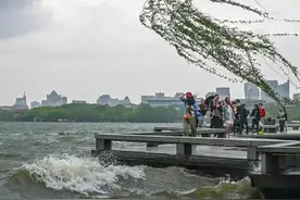 沙尘翻山越岭竟然吹到海南了图片