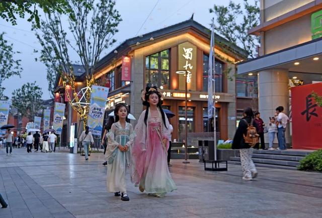 淮南：夜炫春申里