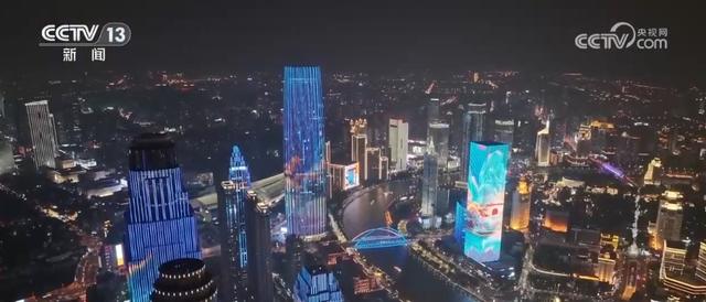 绝美灯光秀点亮上合国家文化交流“城市会客厅” 彰显中华传统文化与现代科技之美