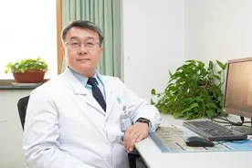 腰腿痛为什么总在冬季更易发作？毓璜顶医院专家详解“突出的椎间盘”图片