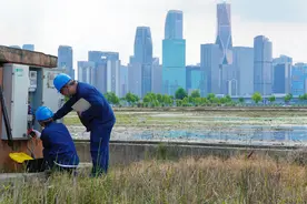 科技助力“麦田CBD”水稻插秧，萧山电力护航“三夏”农忙图片