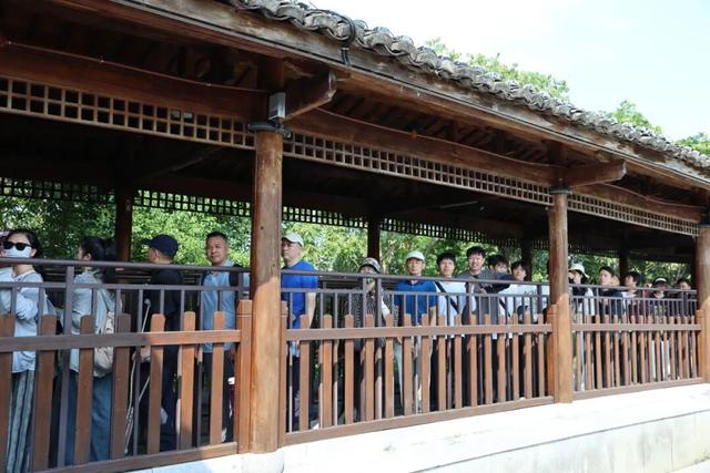国庆假期过半，安全秩序不松懈！龙虎山文明旅游服务暖人心！