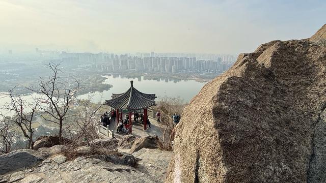 新视界｜济南：“大雪”华山美 游客乐游园