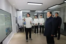 湖北省委书记王忠林调研大模型初创企业，“00后”创始人曾称“超越雷军”图片