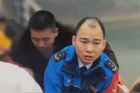 大桥上救人的“80后”公交司机：不管哪个重庆人看到都会冲上去图片