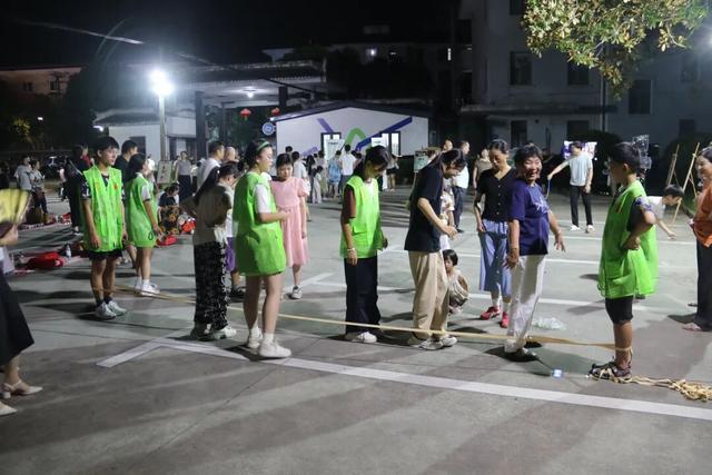 童年游戏、露天卡拉OK……这场复古夜市带你重返80年代