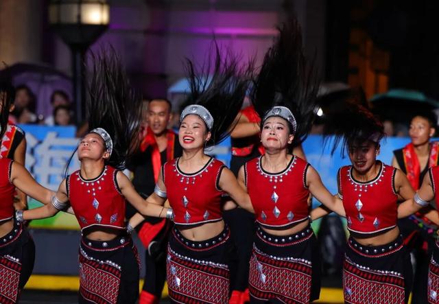 美图来袭！上海旅游节花车巡游精彩瞬间→