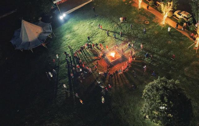 【冬季暖阳 凉山不凉】德昌海花沟刨汤宴:杀年猪、围篝火,彝家年味裹满暖冬