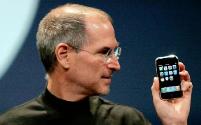 iPhone 17牙膏挤爆，却没挤出AI，苹果再演诺基亚宿命？