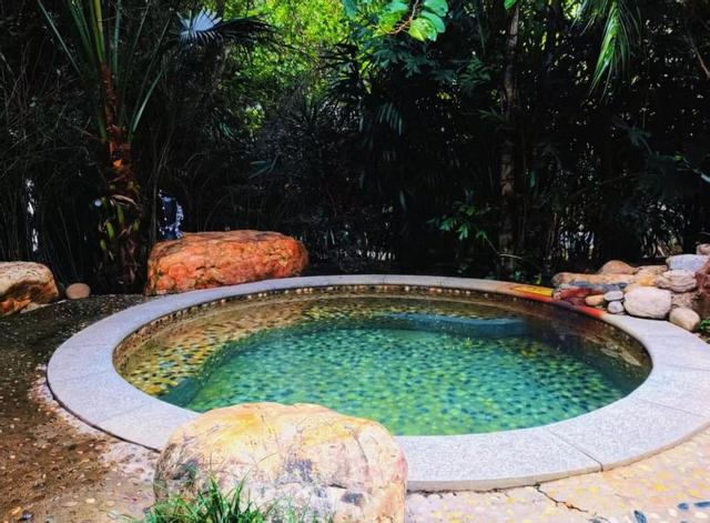 百车河温泉：山水为幕，温泉如诗