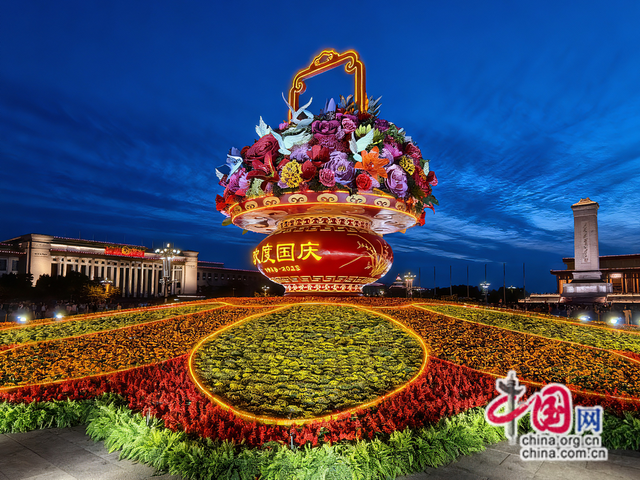 天安门广场“祝福祖国”大花篮璀璨亮灯(图)