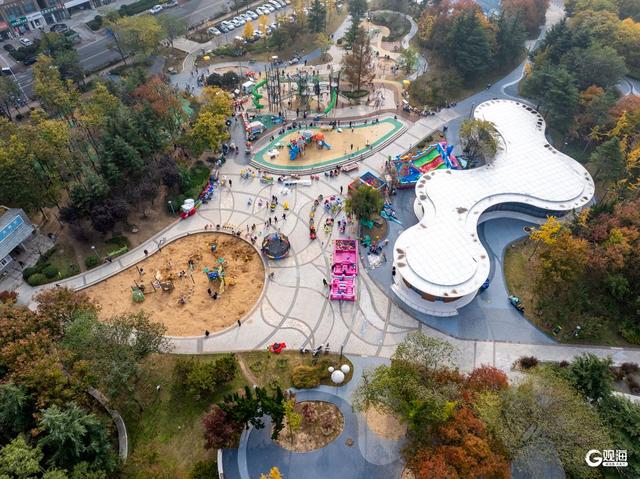 李村河畔，自然与欢乐交融