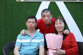 从寻亲照到全家福，失散25年后他们团圆了图片