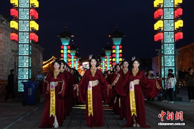 2025世界旅游小姐中国区总决赛入城仪式在安徽寿县古城举行