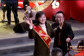 好人得好报！中国好人“单拐粥嫂”装上行动自如的仿生智能义肢了图片