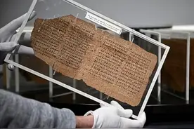 法媒：公元4世纪古书拍出300多万英镑，由古埃及语誊写而成图片