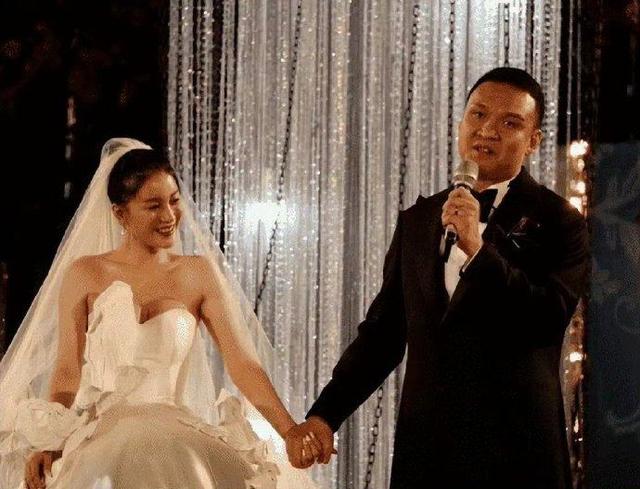 车澈被曝和乃万拥抱 李嘉格官宣离婚：两人已恢复朋友关系