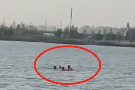 男子溺亡！还脚绑哑铃……图片