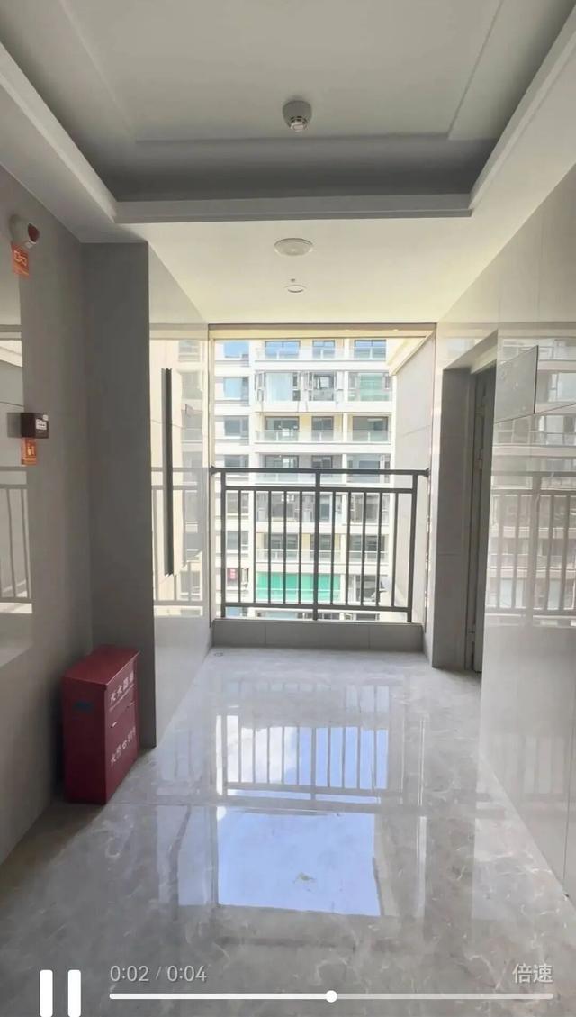 女子爆改公用电梯厅，可以涮火锅看电影？当事人：合同标注可私用！律师提醒