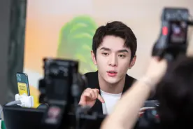快写人物丨李佳琦：“李”站哪边？图片