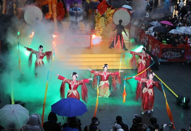 震撼亮灯！豫园灯会36天超长待机演绎魔都古今未来