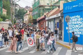 毫无悬念！这个端午假期，青岛漫画墙又“出圈” 了！图片