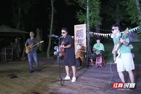 啤酒烧烤音乐来消暑 洪江市沅城古村桨板运动会预热活动举办图片