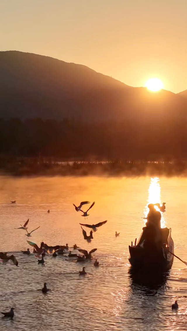 限定美景 | City Walk 腻了？盐源为你准备了一场“Lake Walk”