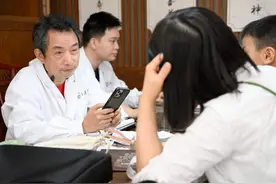 百姓记录｜医心不老 他从乡村诊所走到北京领奖台图片