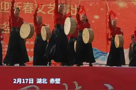 赤壁市擂响万人脚盆鼓展演图片