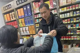 新春走基层丨6年不打烊的“家门口”的小超市：首单生意太“惊奇”，春节不关门是居民“需要”图片