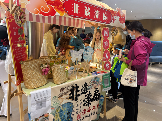 酒店大堂变身非遗市集 解锁国潮度假新风尚