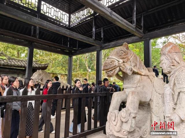 从“历史标本”到“活风景”：世遗唐崖迎蝶变