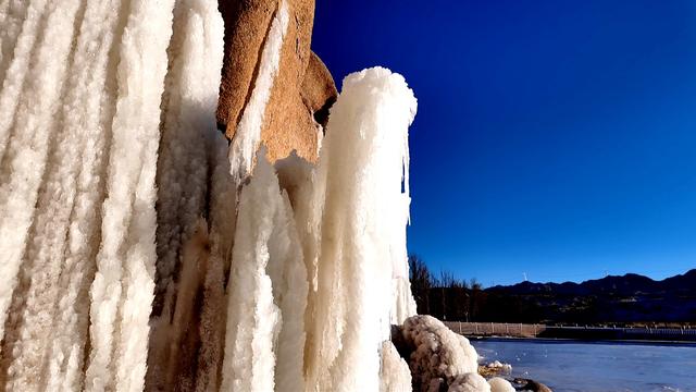 御山藏玉瀑 圣泉绘冬韵——永昌隆冬限定景观