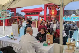 2025开封清明文化节仲景健康市集开集，传统中医与现代科技结合的养生新体验图片