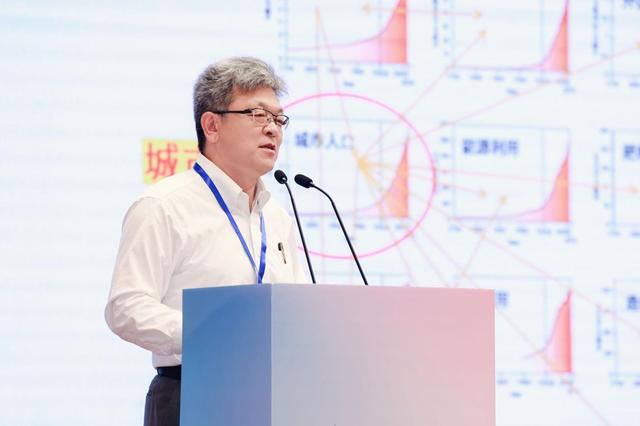 激发新型工业化澎湃动能 2025全球工业互联网大会“人工智能+工业场景融合发展论坛暨新华网思客会”在沈阳举行