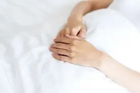 年轻女生崩溃：上厕所像“受刑”！母亲：女儿还没嫁人，以后怎么办？图片