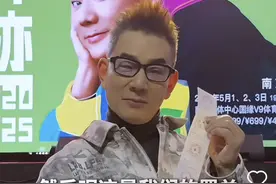 任贤齐在南京骑摩托车被开罚单：犯错要虚心接受图片