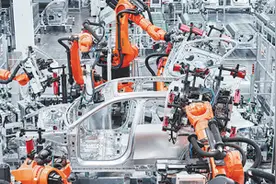 工业机器人，迈向“全能选手”（产经观察·细看产品七十二变⑤）图片